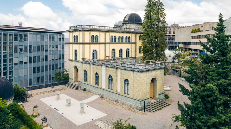 building_main-entrance