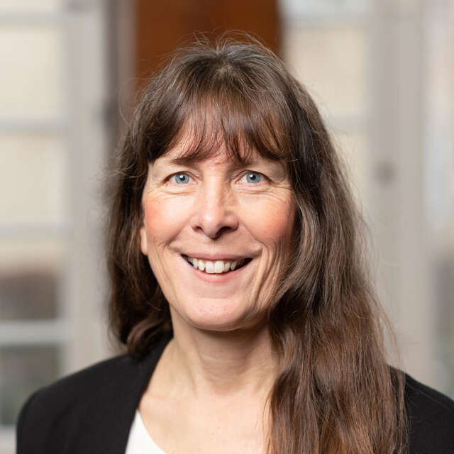 pullkerstin_profilepic_web-640x640-crop-46-4-42-8-q60